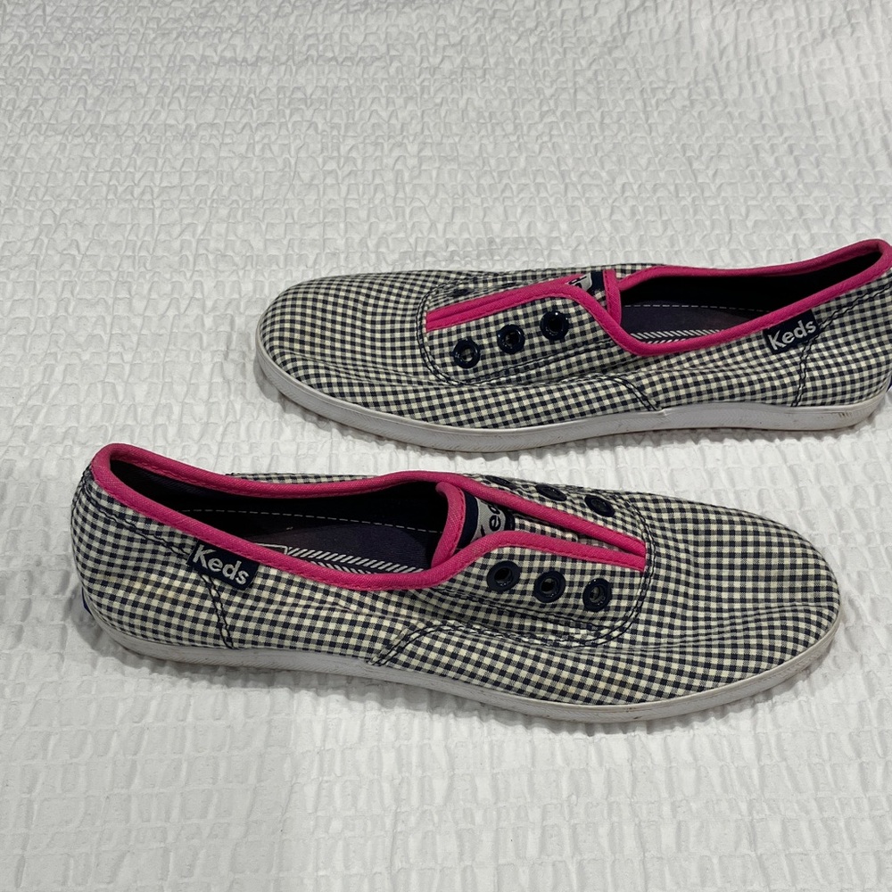 Keds Women's Black and Pink Laceless Checkered Sneakers